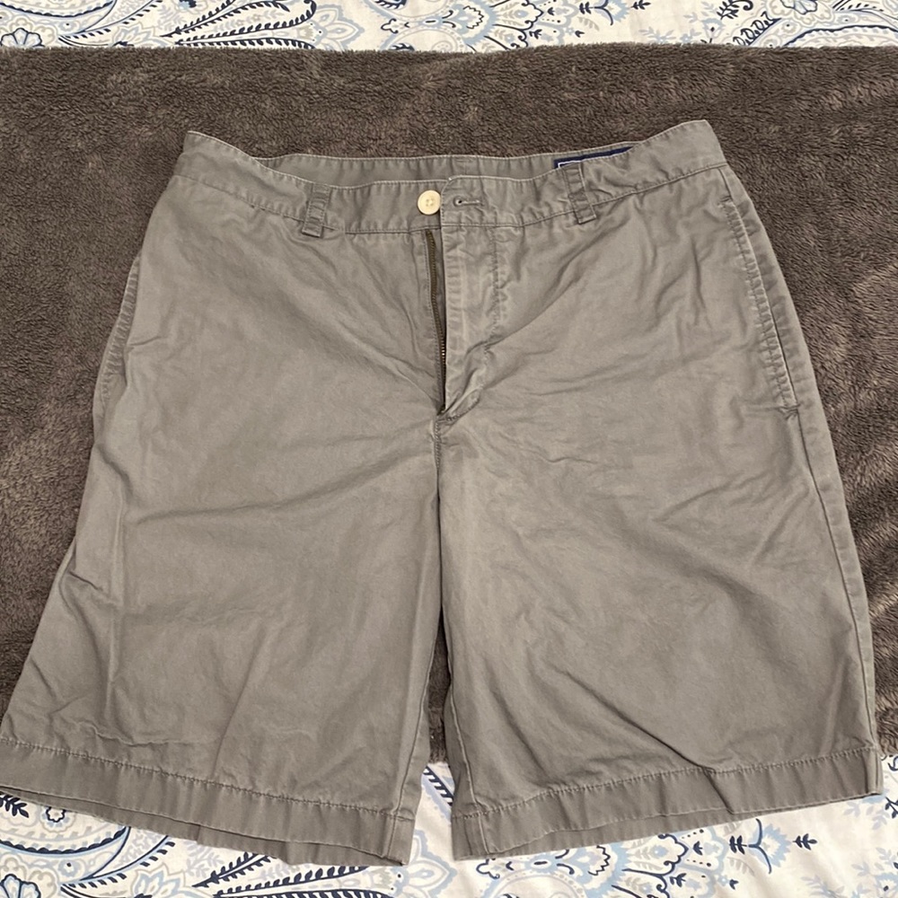Vineyard vines grey shorts
